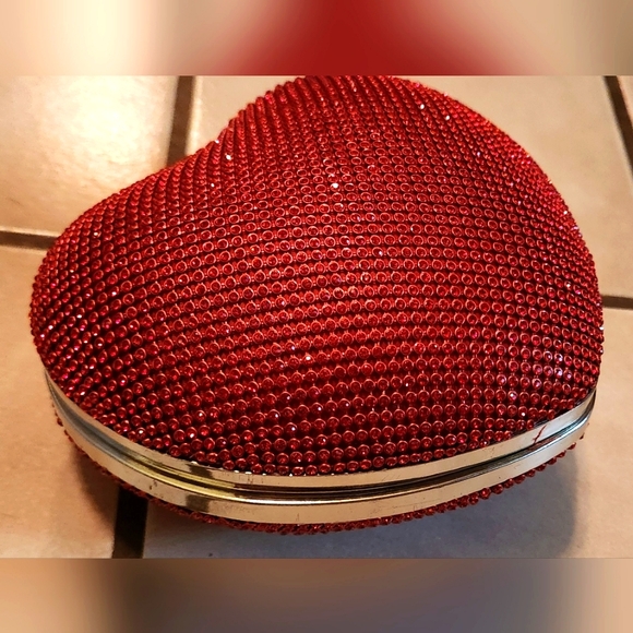 NWOT Red crystal Valentine's encrusted Heart ❤️ shaped clutch - Picture 7 of 8